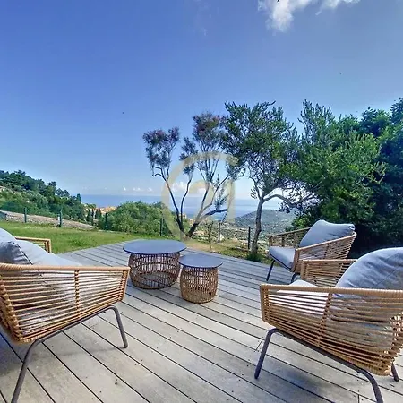 Hauteurs De Vue & Piscine Chauffee 別荘