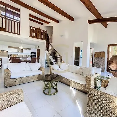 Hauteurs De Vue & Piscine Chauffee