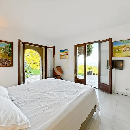 別荘 Hauteurs De Vue & Piscine Chauffee