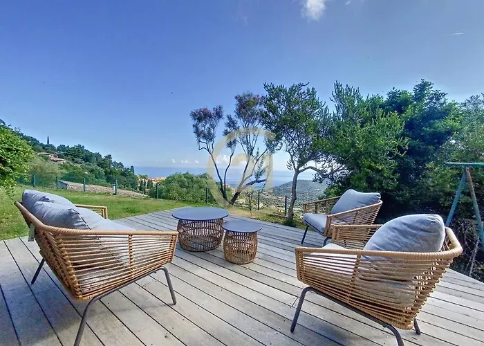 Hauteurs De Vue & Piscine Chauffee Ferienhaus