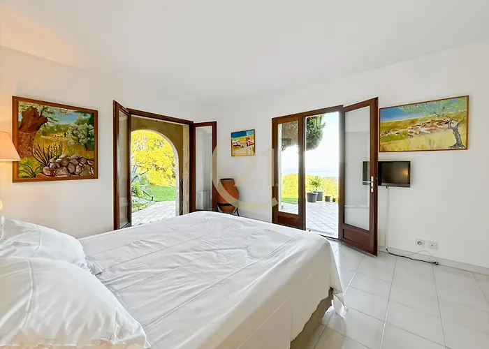 Ferienhaus Hauteurs De Vue & Piscine Chauffee